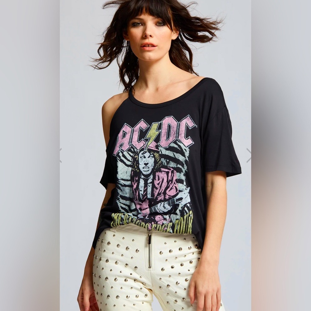 Recycled karma AC/DC The Razors Edge Tour
Cold Shoulder Tee